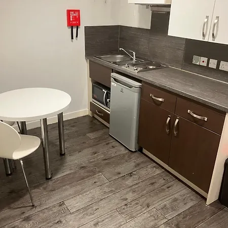 Student Roost Corner House In Appartement